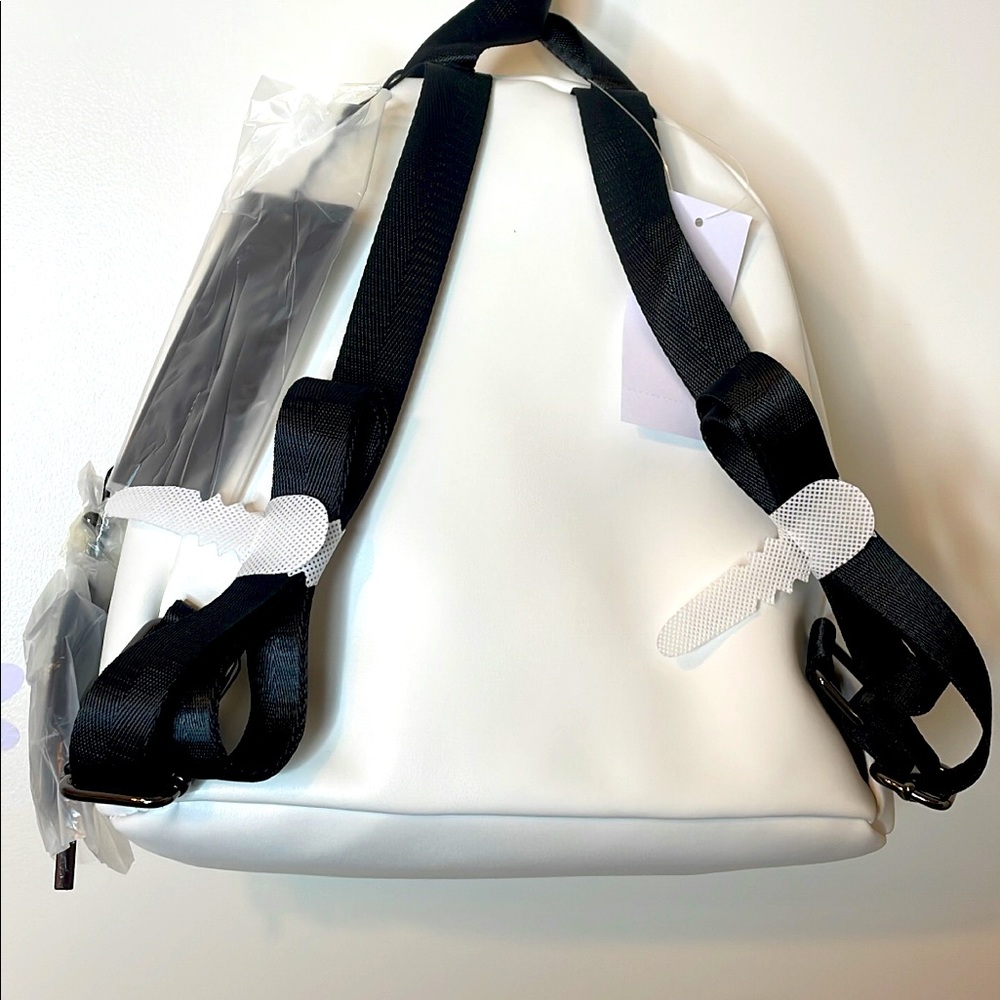 Medium backpack with logo patch
